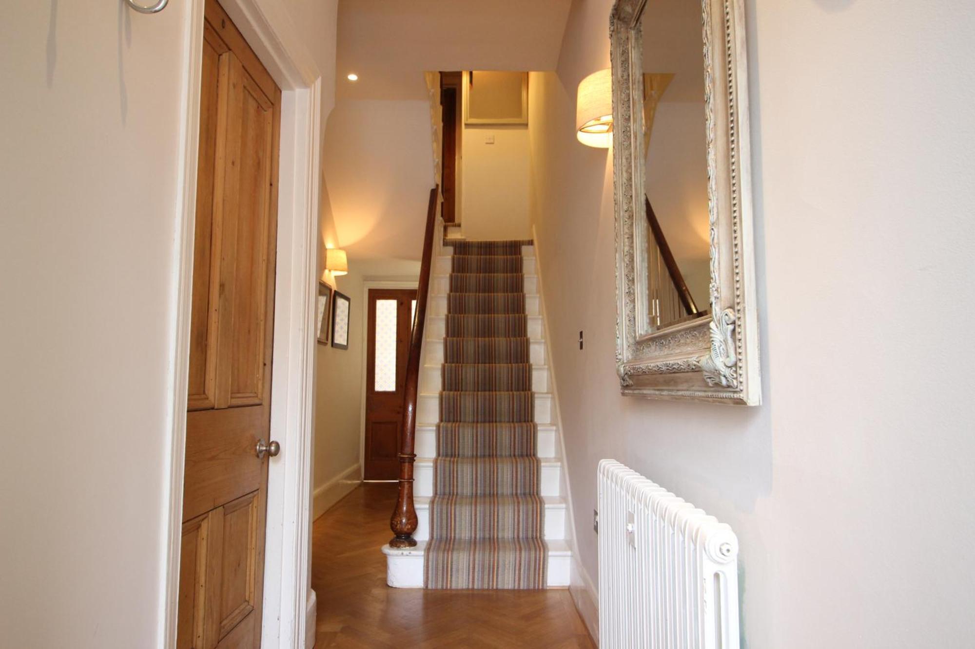 Orwell Villa Elegant Period 5 Bed Close To Town Sleeps 15 เชลเทนแฮม ภายนอก รูปภาพ
